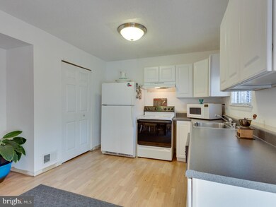 2576 Fox Ridge Ct unit 27, Woodbridge, VA 22192 - photo 3