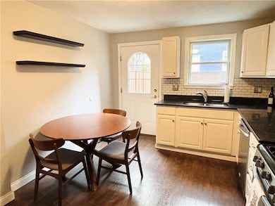 1402 Sherman Ave, Pittsburgh, PA 15212 - photo 5