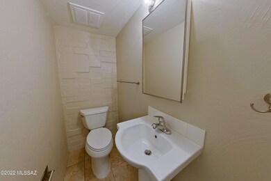 931 N Euclid Ave Unit 141-print-005-005-