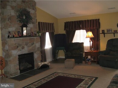 189 W Harmony Dr, Pottstown, PA 19464 - photo 3