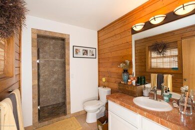 29-Holland-Hills-2ndBath