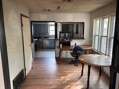 206 E Pine Ave, Duncan, OK 73533 - photo 3