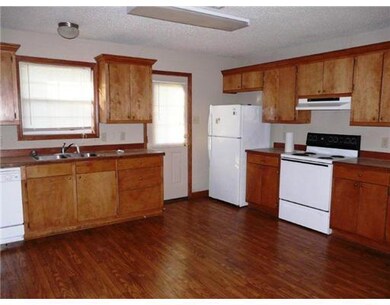 136 Glendale St, Pineville, LA 71360 - photo 2