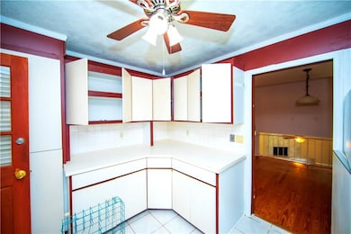 5856 Oakleaf Dr, Stone Mountain, GA 30087 - photo 2