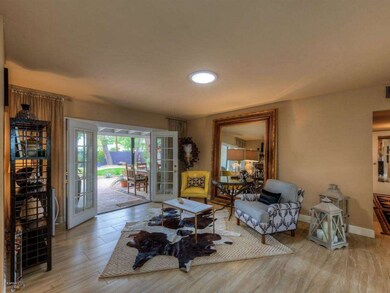 005_Living Room