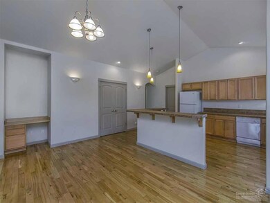 1540 NW Hemlock Ave, Redmond, OR 97756 - photo 6