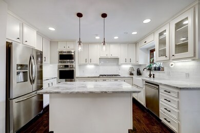 761 W 42nd St, Houston, TX 77018 - photo 3