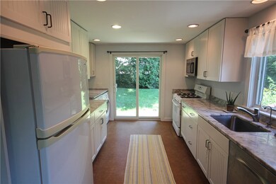 39 Chachapacasset Rd, Barrington, RI 02806 - photo 4