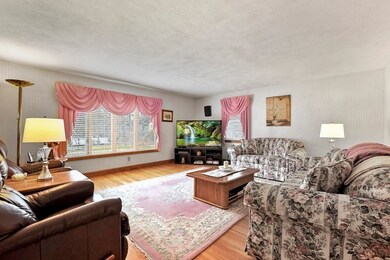 34 Lois Ln, Billerica, MA 01821 - photo 5