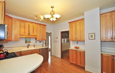 314 W Ridgeland Ave, Waukegan, IL 60085 - photo 6