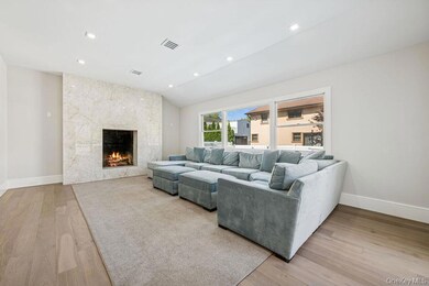 992 Dartmouth Ln, Woodmere, NY 11598 - photo 4