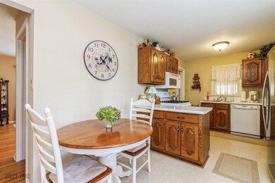 108 Walnut Dr, Newton, IA 50208 - photo 3