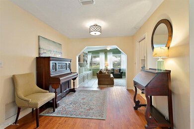 560 Mandalay Rd, Jacksonville, FL 32216 - photo 2