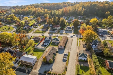 A view from above shows the .4 acre that the house