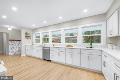 901 Hobbs Dr, Silver Spring, MD 20904 - photo 6