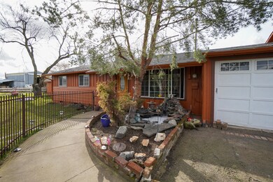 6451 Mcloughlin Dr, Central Point, OR 97502 - photo 3