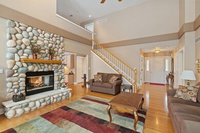 04_46301FairwayDr_1_LivingRoom_LowRes