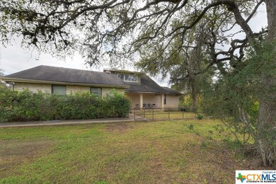 722 Thousand Oaks Loop, San Marcos, TX 78666 - photo 2