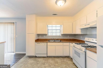 1803 Gingham Ct, Lithonia, GA 30058 - photo 5