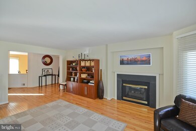 20857 Channel Ct, Sterling, VA 20165 - photo 4