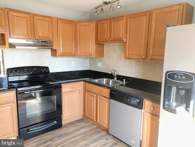 1858 Murdock Ct, Frederick, MD 21702 - photo 3