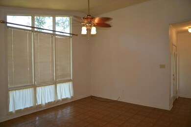 931 Edney Ave E (5)