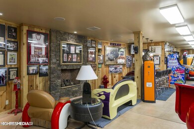 Garage Bar/Sitting Area