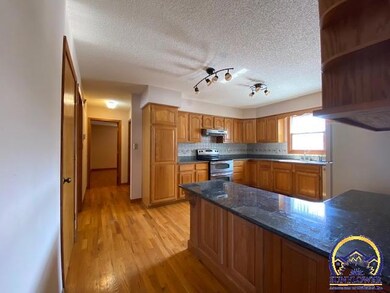 5719 SW 33rd Ct, Topeka, KS 66614 - photo 7