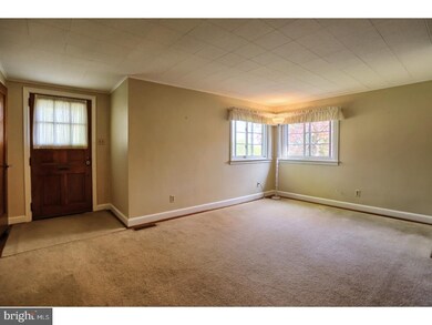 405 Parkside Ave, Reading, PA 19607 - photo 5