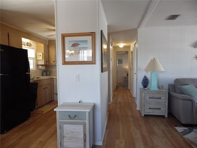 574 Queen Palm, Largo, FL 33778 - photo 2