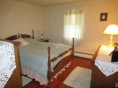547 Pleasant St, Franklin, MA 02038 - photo 5