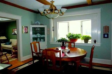 Dining Room. Sunny bay window