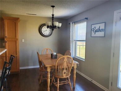 2426 Meadow Bend Dr, Columbus, IN 47201 - photo 7