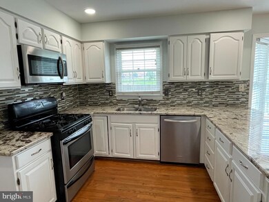 13404 Poplar Woods Ct, Chantilly, VA 20151 - photo 3