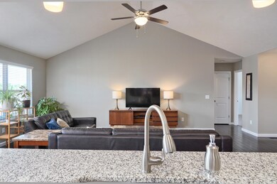 958 E Lakota St-7