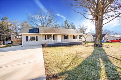 144 Candlestick Dr, Statesville, NC 28625 - photo 2