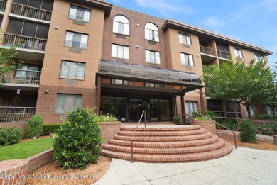 Chestnut Hill at Essex Park unit 1C, Staten Island, NY 10314 - photo 2