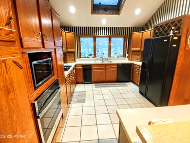 466 Spruce St, Hawley, PA 18428 - photo 7