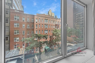 216 E 47th St unit 4A, New York, NY 10017 - photo 2