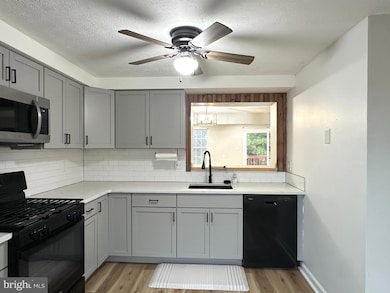 31 Stoneshire Dr, Glassboro, NJ 08028 - photo 3