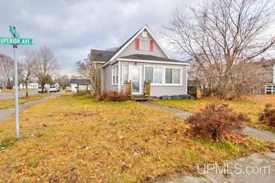 501 Superior Ave, Gladstone, MI 49837 - photo 3