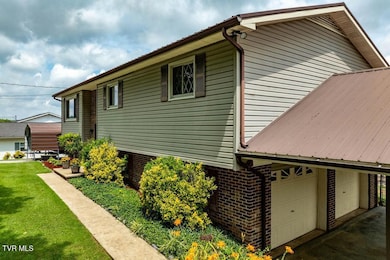 2122 Hillcrest Dr (12 of 87)