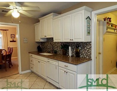 Kitchen. Granite Counter with Tile Backsplash