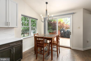 1453 Kingsvale Cir, Herndon, VA 20170 - photo 5