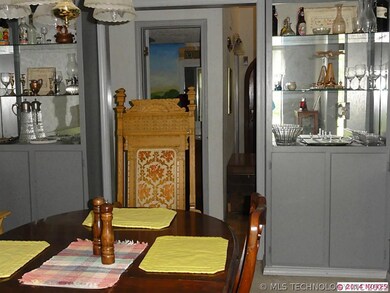 Dinning room with built ins