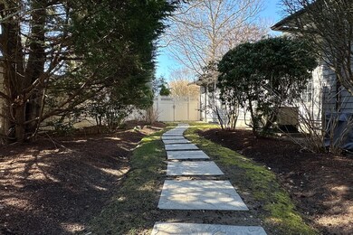 8 Teal Cir, Mashpee, MA 02649 - photo 4