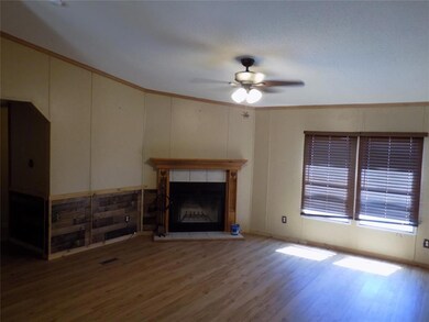 302 Cowboys Ln, Springtown, TX 76082 - photo 7