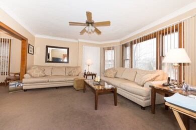 5250 W Oakdale Ave, Chicago, IL 60641 - photo 2