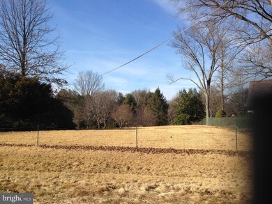 9401 Seddon Rd, Bethesda, MD 20817 - photo 2