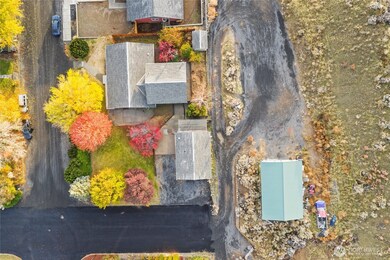 1411 D St SW, Ephrata, WA 98823 - photo 2